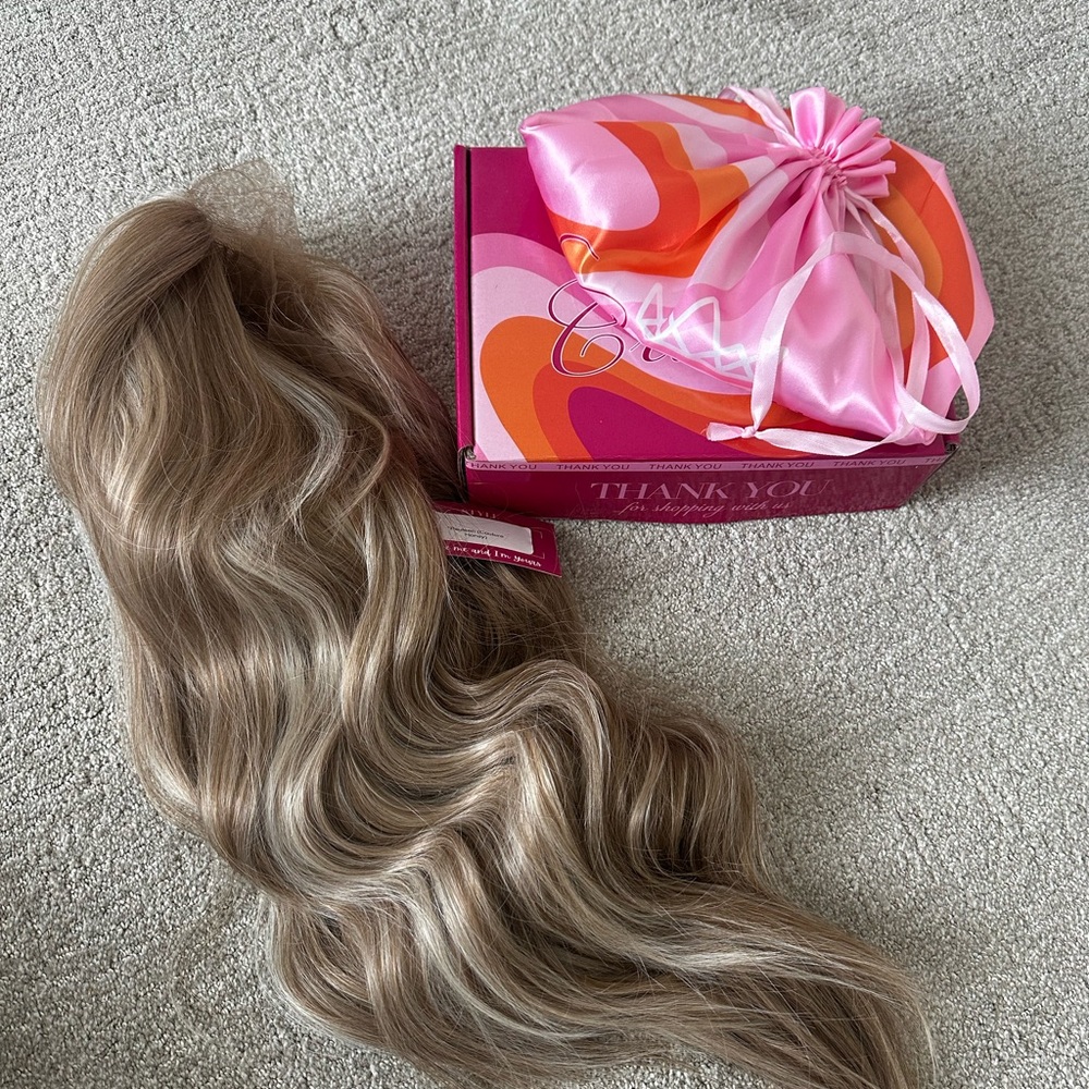 Chelsey Smith Crown - Pauleen Couture Honey